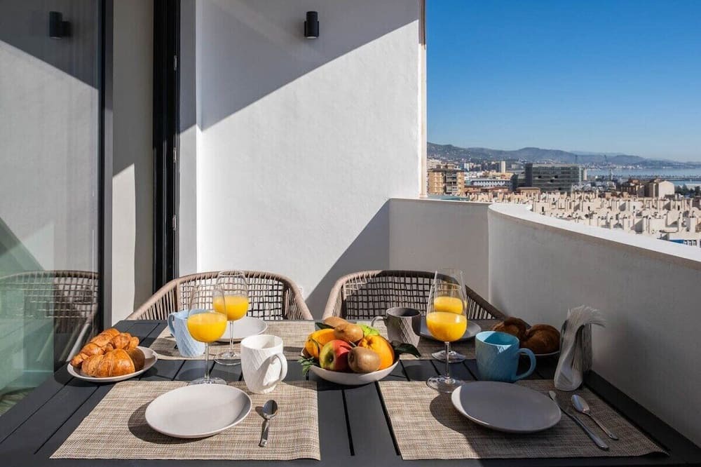 Parque Ayala Apartment | Top Floor Sea View & Terrace in Malaga!