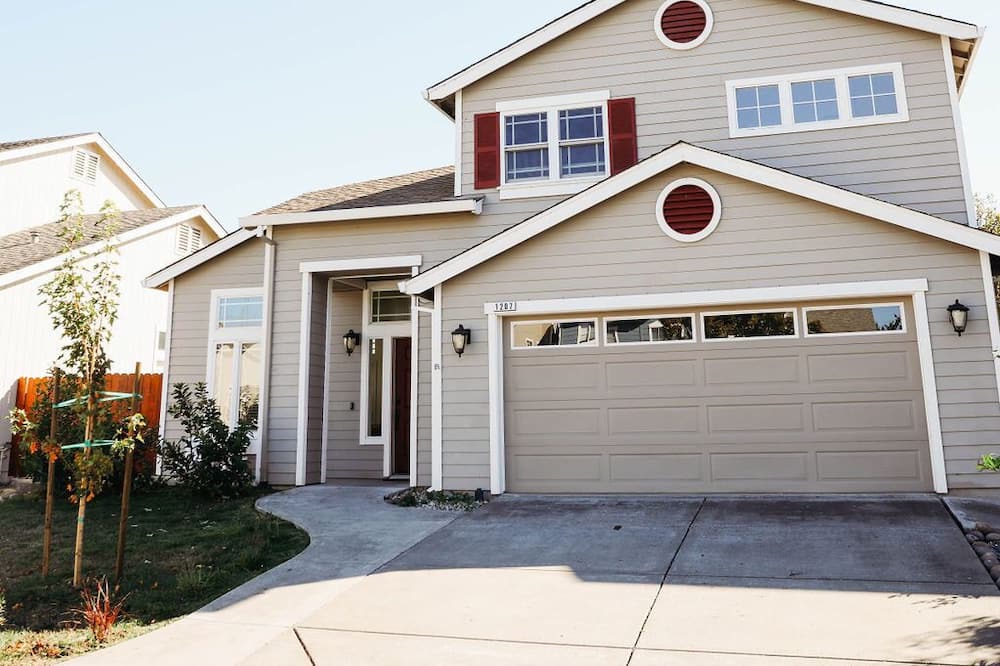 Rohnert Park House | M Section House