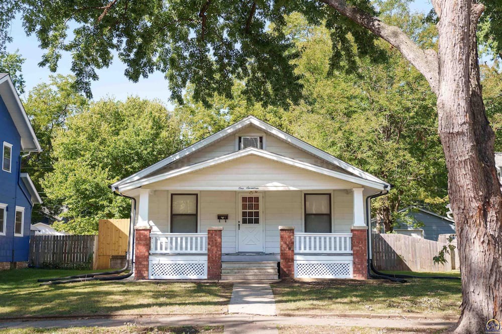 Topeka House | Bungalow of your DREAMS!! Room for the whole family and pet friendly.