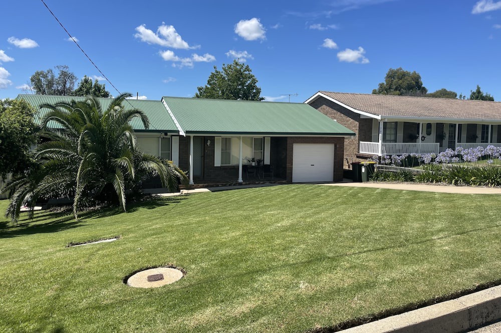 Inverell House | Spacious Inverell home suitable for 10 guests