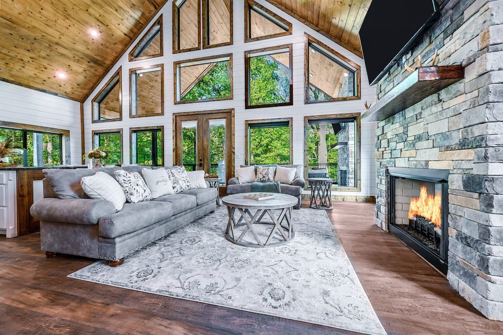 Broken Bow Cabin | NEW! RIVERFRONT-DIRECT ACCESS TO WATER-PIER & GRAVEL ROAD MOUNTAIN FORK LANDING