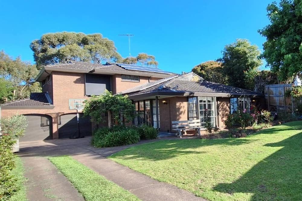 Highton House | 4BD House - Available late March to early July Only 6 km to Geelong City Centre