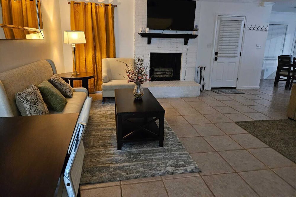 Olive Branch House | Newly renovated cozy home with 4BR 3BA