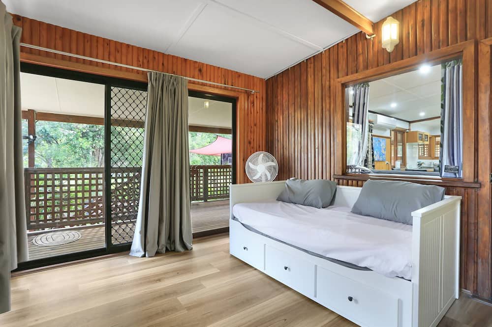 Londonderry Other | Farm stay for14 people with Swimming pool, Sauna, pool table.