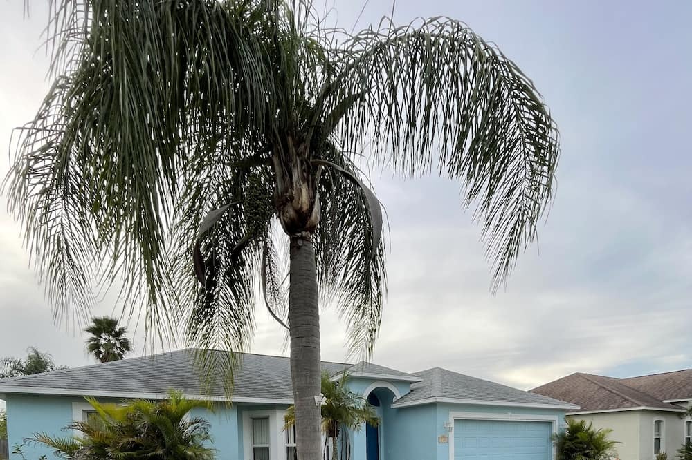 Winter Haven House | Relax with the whole family at this peaceful place.