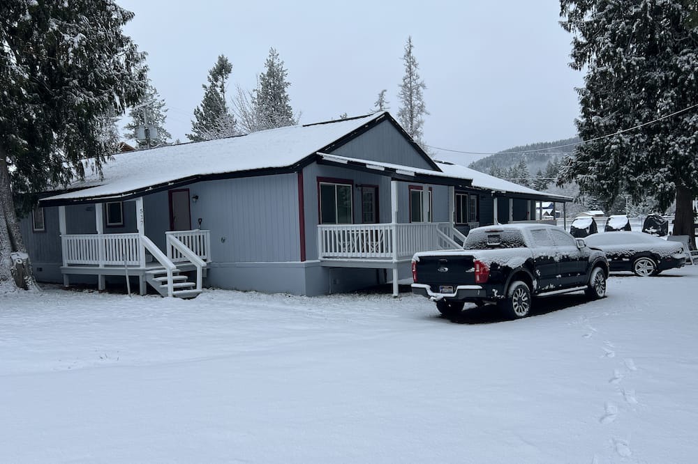 Clark Fork Apartment | Apartment with a Mountain View 517