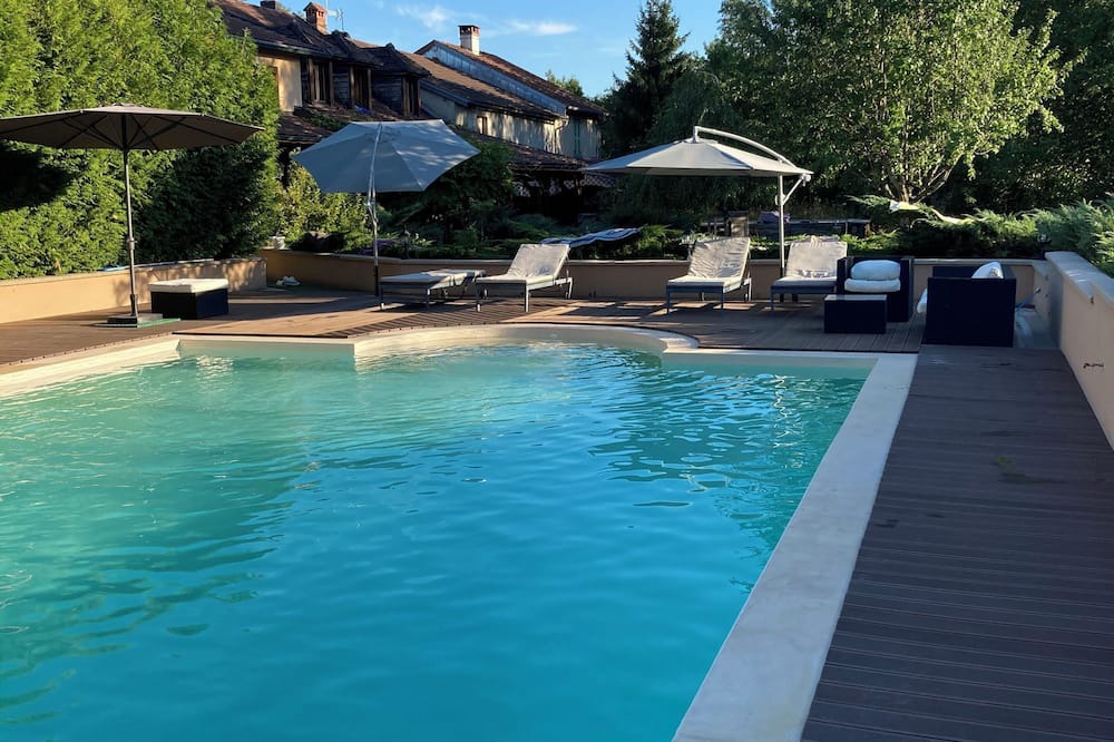 Charcier Bed & Breakfast | Maison de Campagne Avec Grande Terrasse & Piscine Pour Passer un bon Week-end
