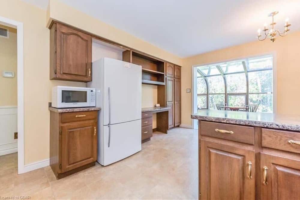 Elora House | Large river front home minutes from downtown Elora!