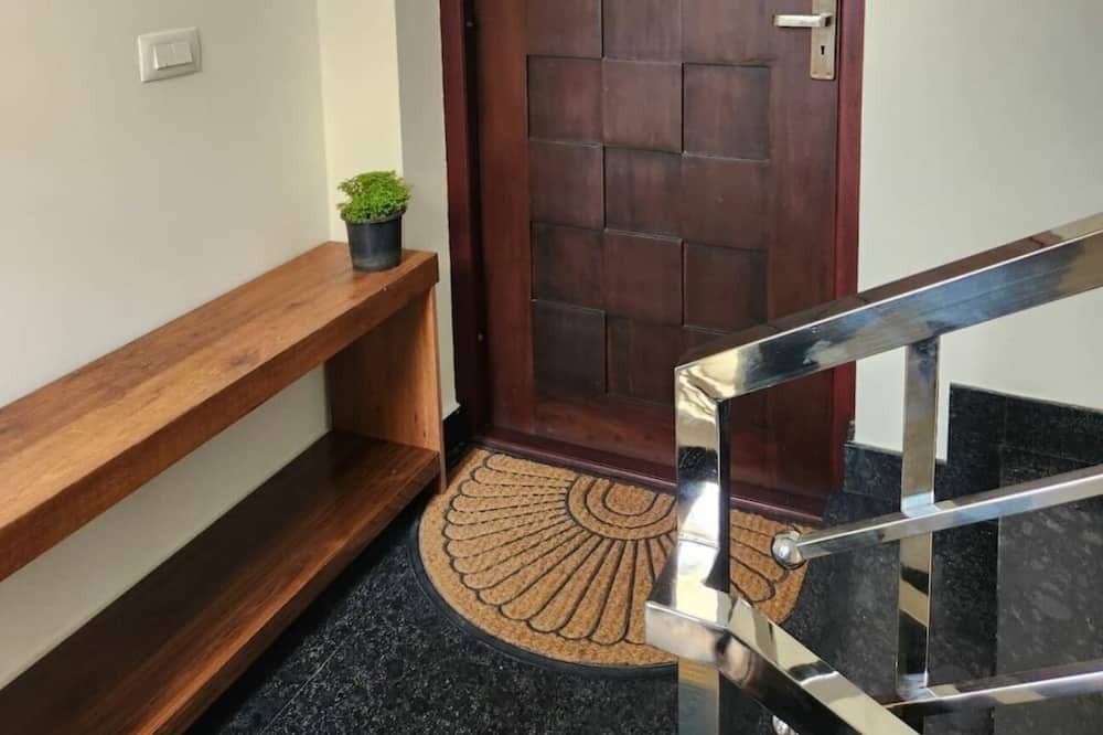 Muhamma Apartment | Entire unit for 6+ by AJ | Vembanad Lake/Pathiramanl near | 9km to Marari beach