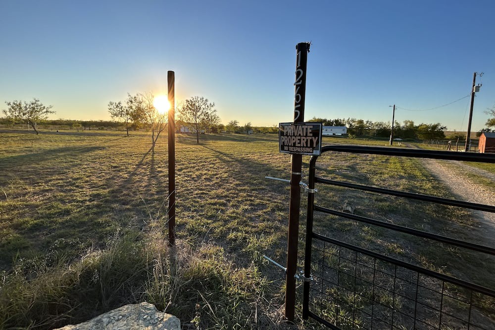 Lockhart RV Rental | Campsite 20 min to Austin/Kyle/SanMarcos/COTA!