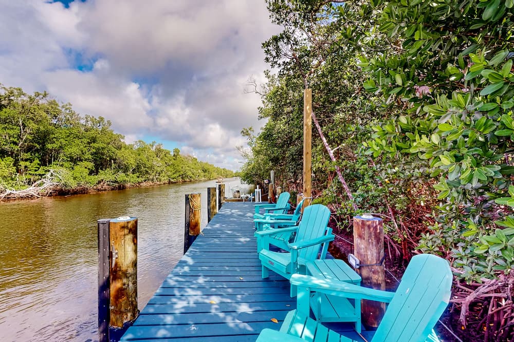 Everglades City House | Colorful riverfront retreat with large patio, pier, & great views - dog-friendly