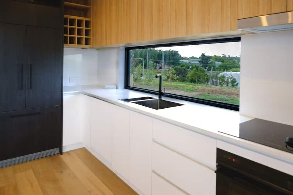 Coldstream House | Off-grid Smart Home located on a trailblazing regenerative farm