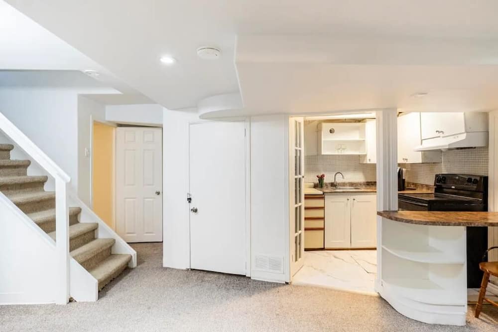 Newtonbrook House | Spacious 2BDR lower unit home In North York