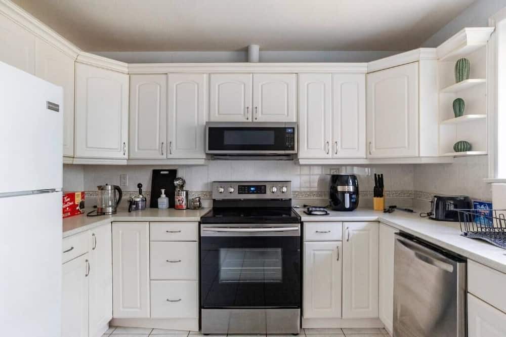 Newtonbrook House | Entire house with 5BDR in Prestigious North York!