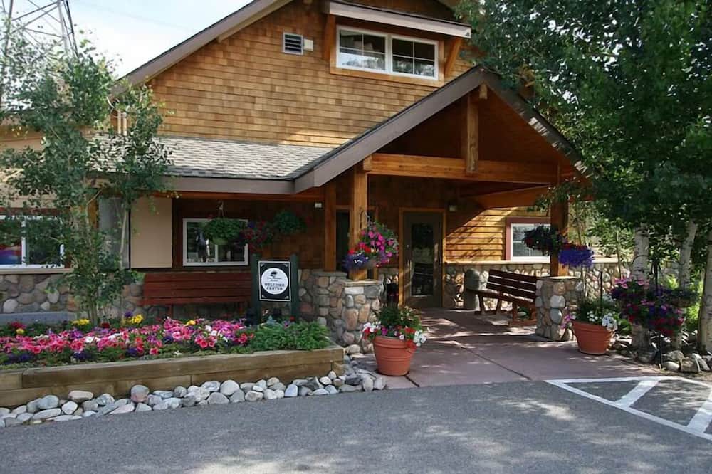 Summit Cove Condo | Great condo for groups/families near Keystone, Outlet Malls & 5 major ski areas.