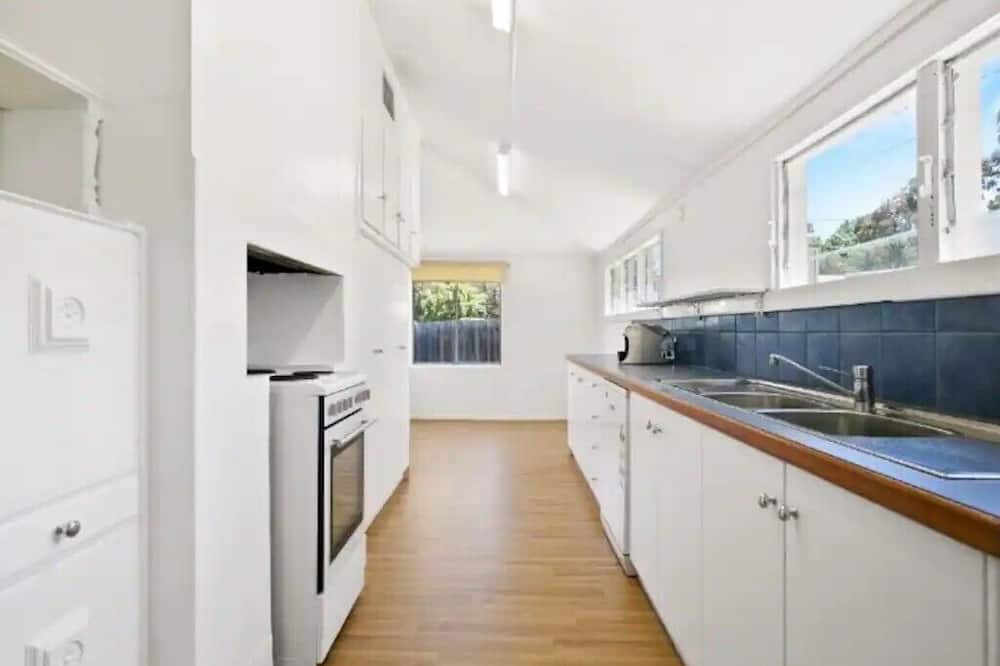 Warneet House | Entire home in Cannons Creek, Australia