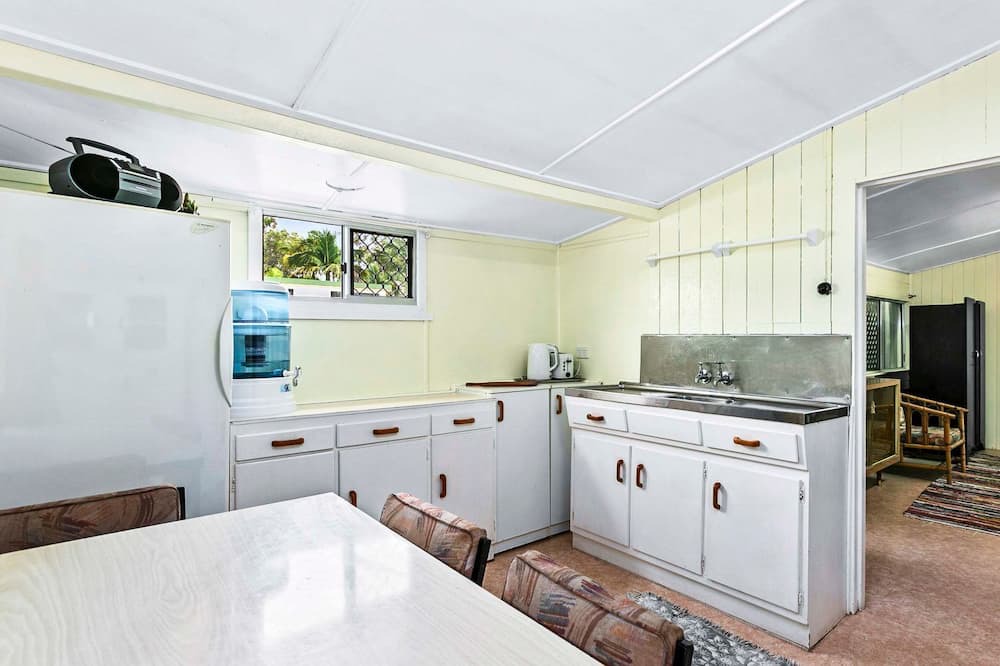 Toogoom House | Seaside Simplicity . A Serene Coastal Experience