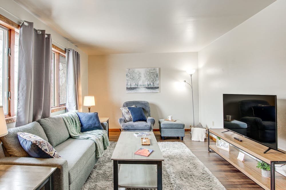 Appleton House | Appleton Duplex: Attached Garage, 3 Mi to Downtown