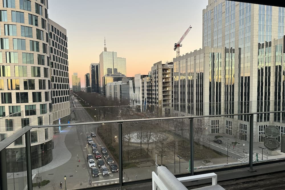 Northern Quarter Apartment | 2 Bedroom Apartment With Beautiful View in Brussels City