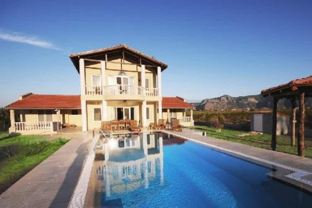 Alacati Villa | VILLA ATALAY LUXURY POOL VILLA FOR RENT IN IZMIR CESME ALACATI