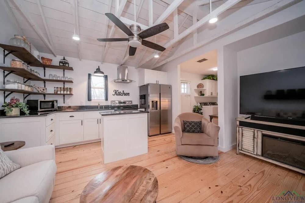 Longview House | Welcome to Our Charming Acorn Cottage