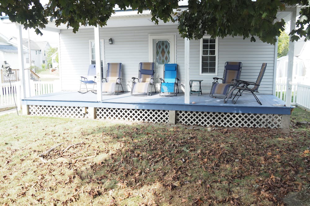 Beulah Cottage | New! The Benzie Bungalow - Very Cute and Great Location!