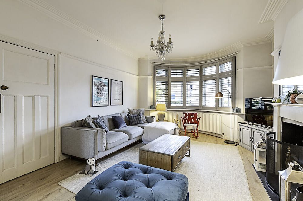 St. Leonard's House | Gorgeous 4-bed Home with a Fireplace and Terrace