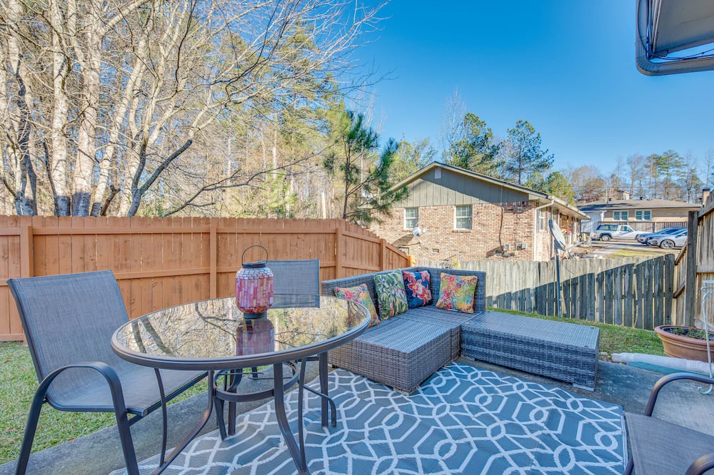 Mableton House | Cozy Georgia Retreat w/ Patio, Grill & Pool Access