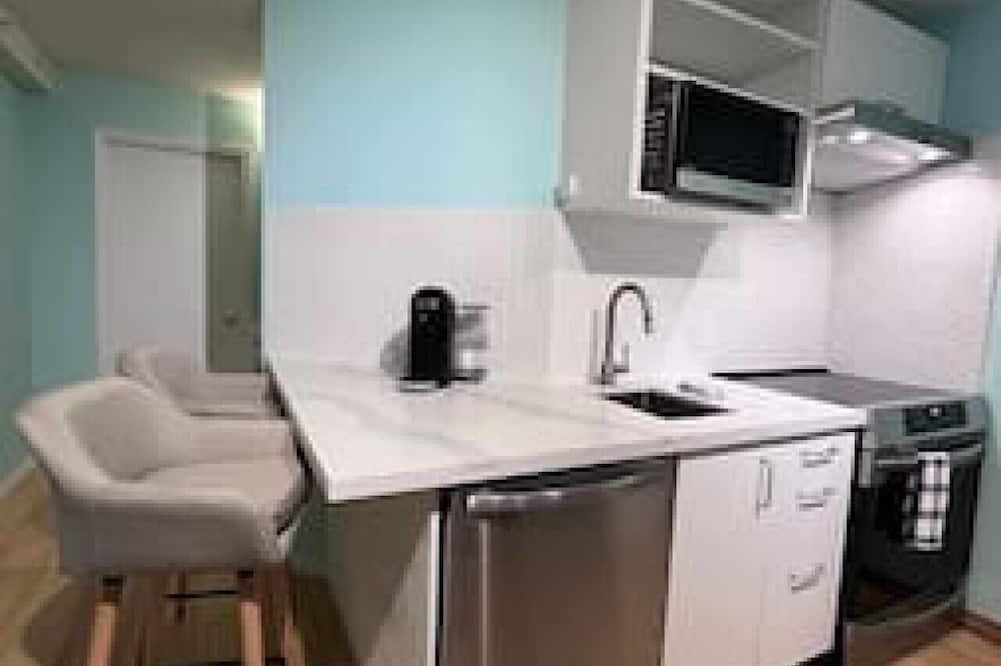 Whistler Creekside Cabin | WHI-MPL113 Whistler Creekside Gem: 1BR