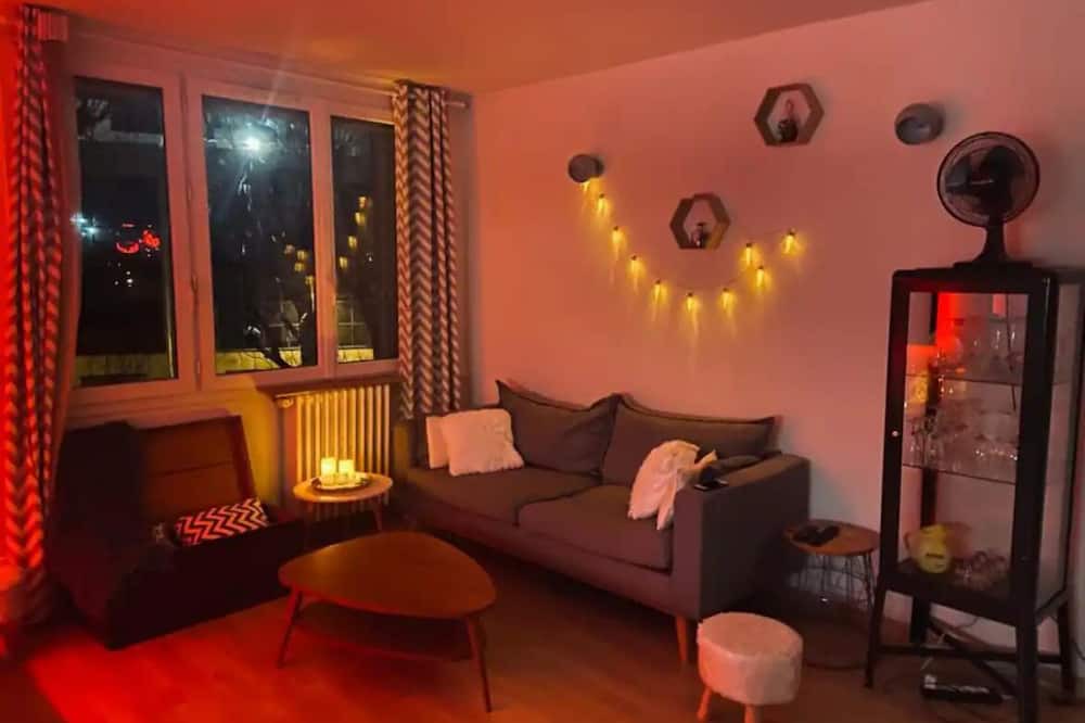 Louis Bertrand-Mirabeau-Semard Apartment | Vrbo Property