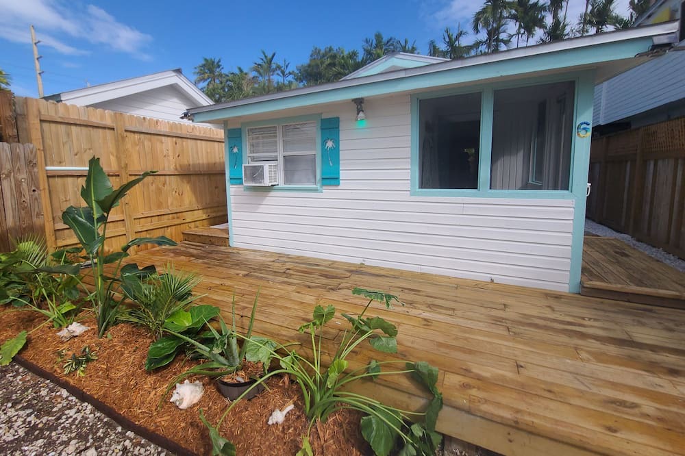 Key West Cottage | Conch Out Cottage super close to Duval Street Entertainment area
