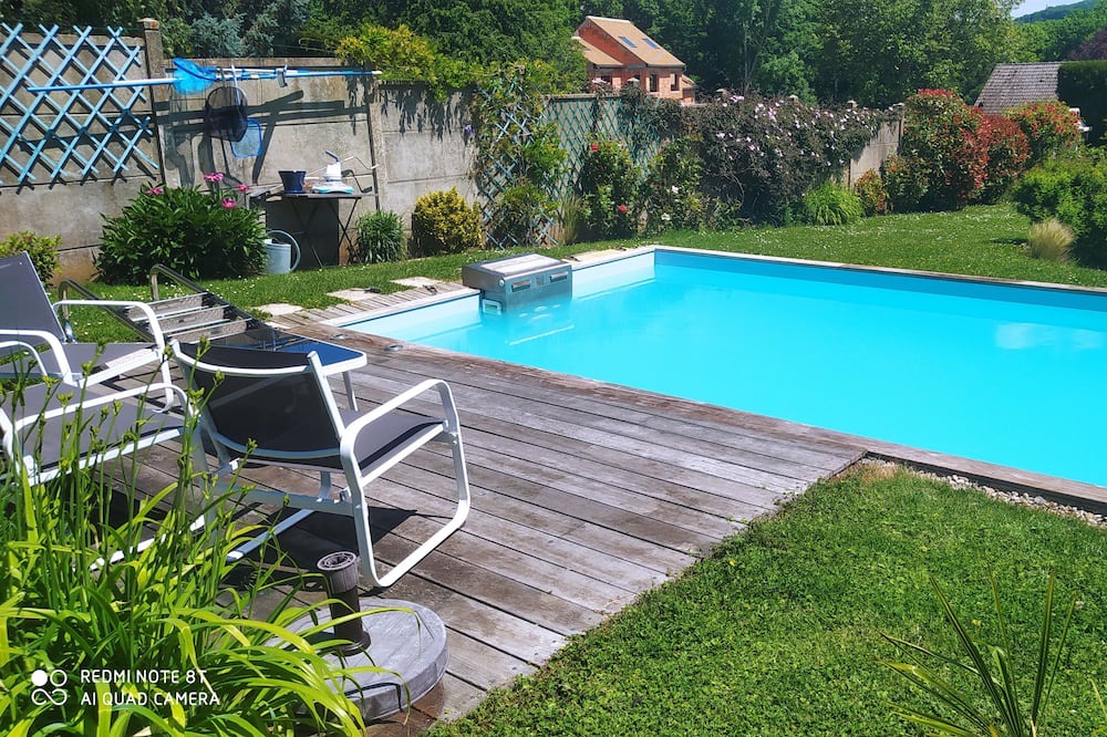 Neauphle-le-Vieux Villa | Location 2 Chambres D'hôtes Pour 3 Personnes en Pavillon Avec Jardin et Piscine