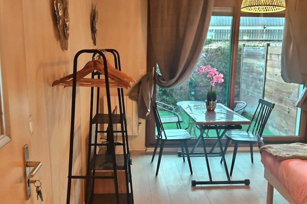 Evreux Apartment | Appart Bourg 13, Calme, Jardin Privé, Wifi Gratuit et Proche Toutes Commodités