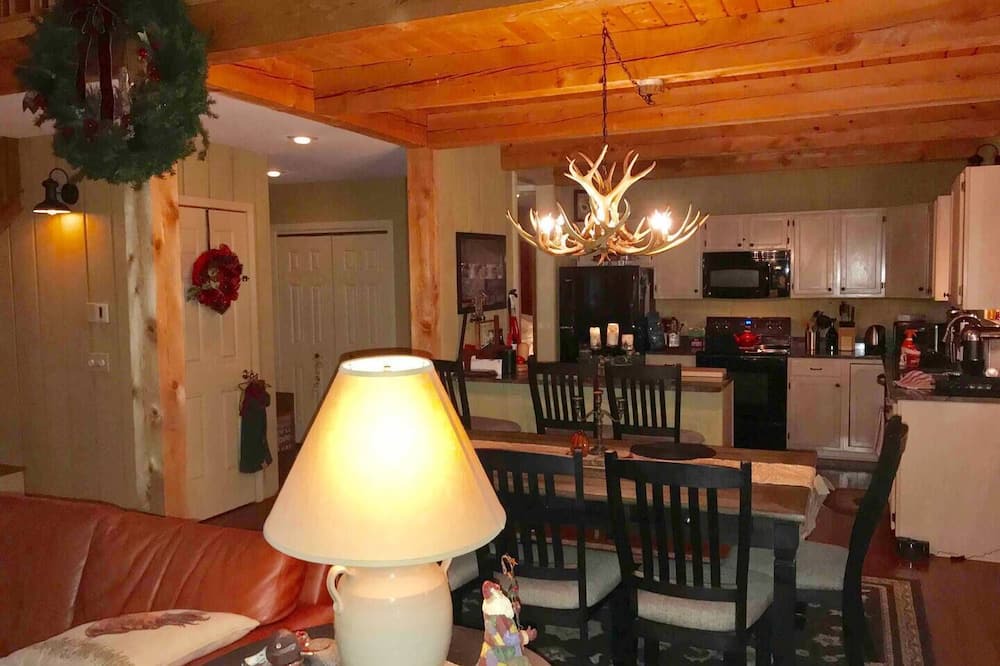 Wilmington Cabin | Cozy Ski Retreat with Haystack Mountain View