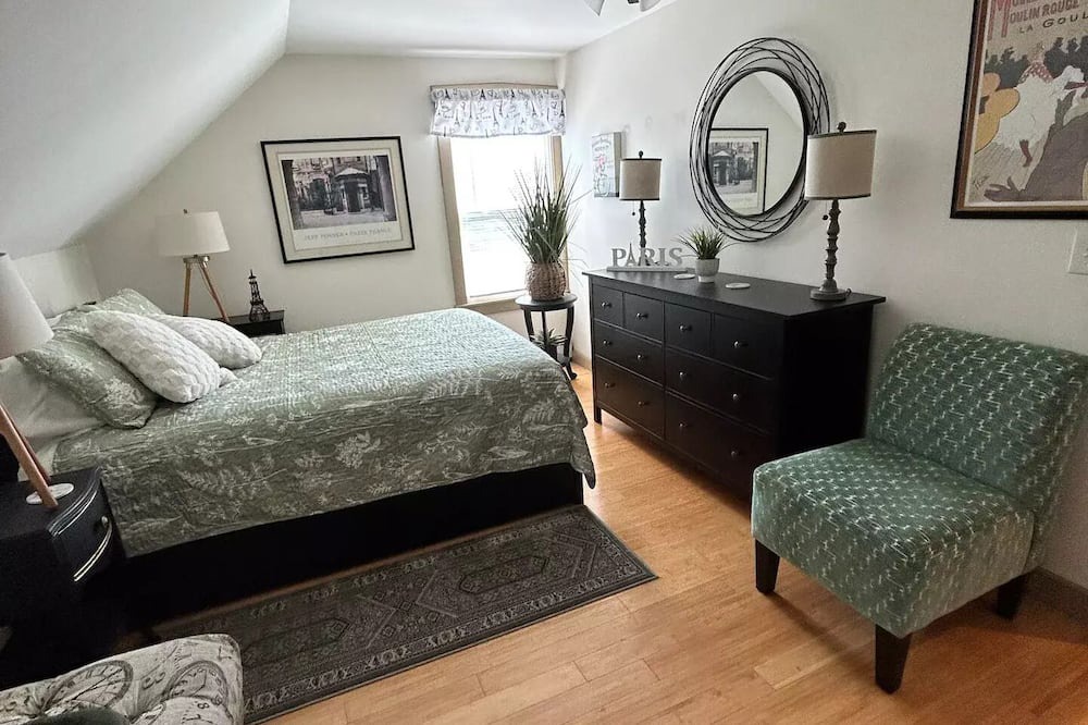 Bristol Apartment | Private BR/LR/BA Suite in Downtown Bristol