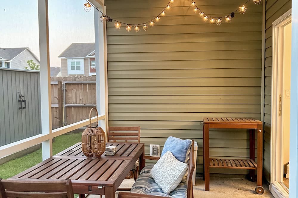 Sumter House | Spacious Home 5 miles from Shaw AFB w/ Pool Table, Firepit, & Screened-In Porch!