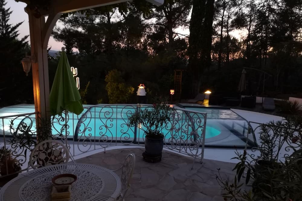 La Digne-d'Aval House | Grande Maison sur 1 ha de Terrain, Clos et Boisé Avec Piscine a la Campagne
