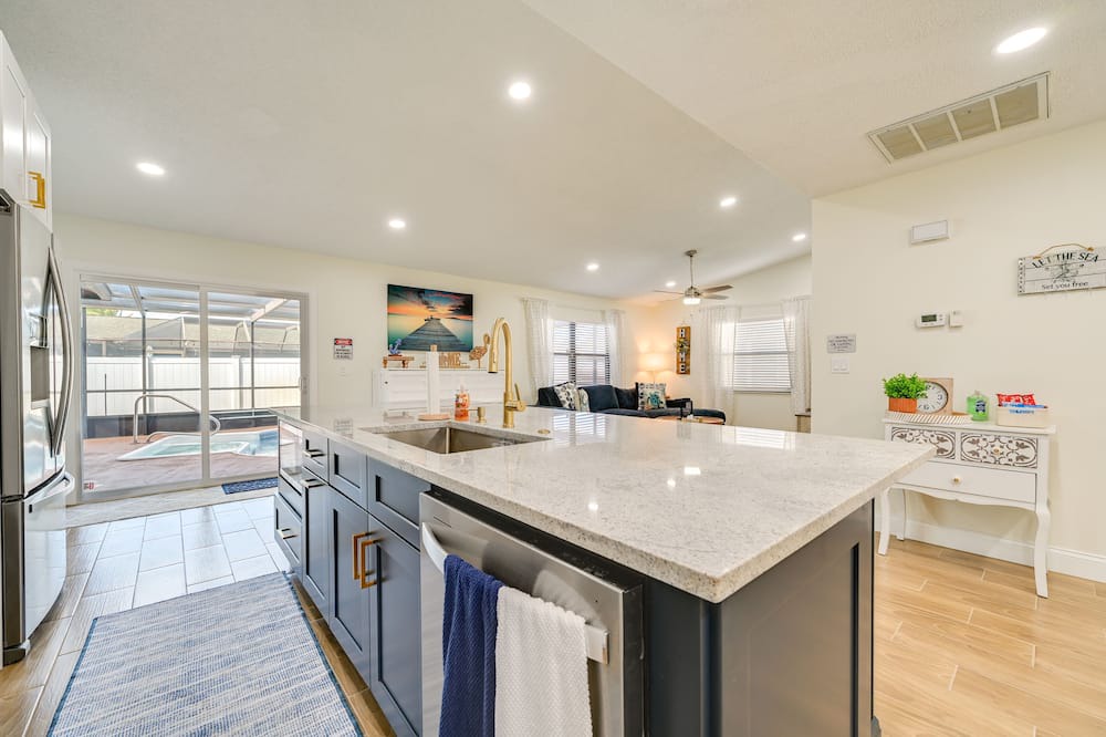 Embassy Hills House | Port Richey Home w/Pool, Near Beach Park!
