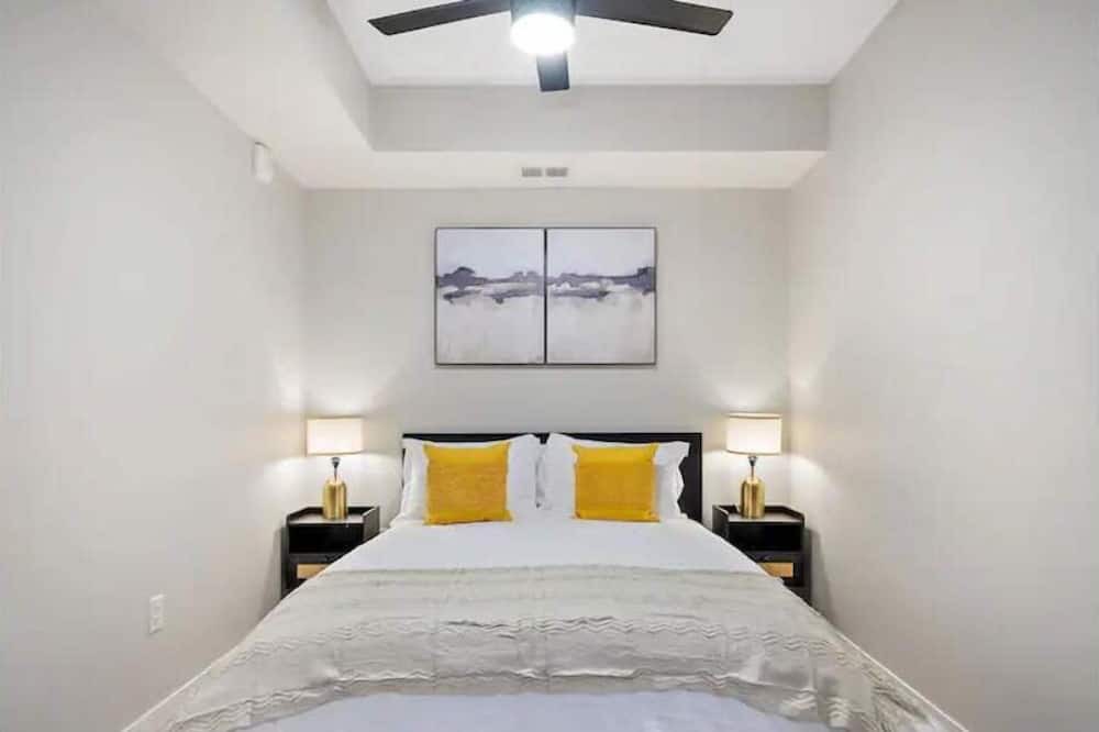 St. Anthony West Apartment | 1BD with Gym & Free Parking By Target Field, Pet Friendly