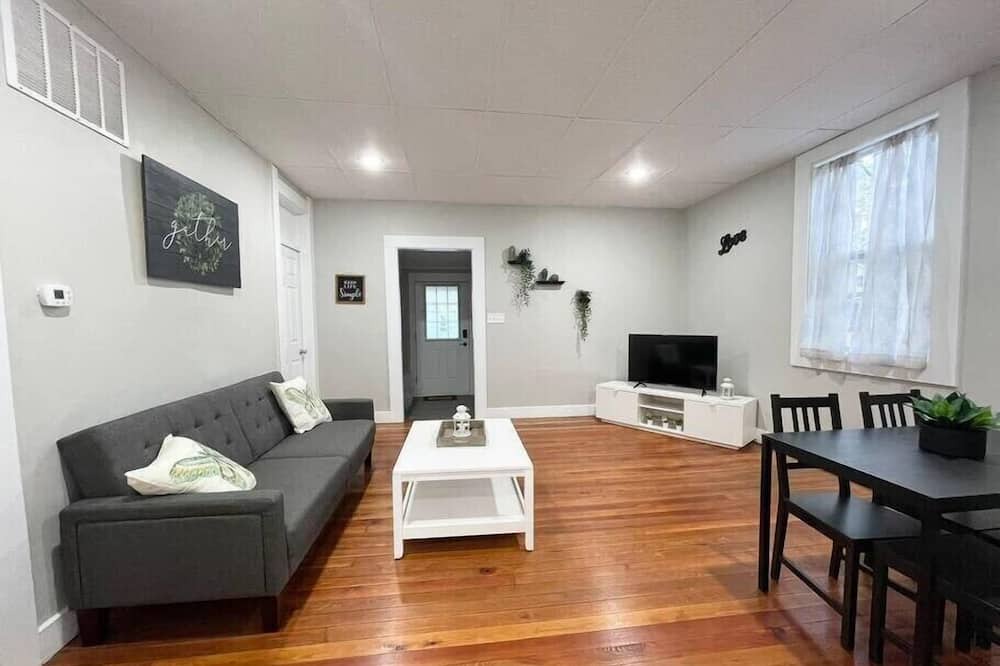 Franklin House | Spacious Home in Downtown Franklin