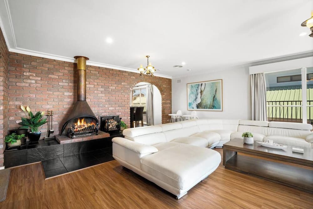 Clifton Springs House | Azure Majesty Cliftons Grand Waterfront Haven