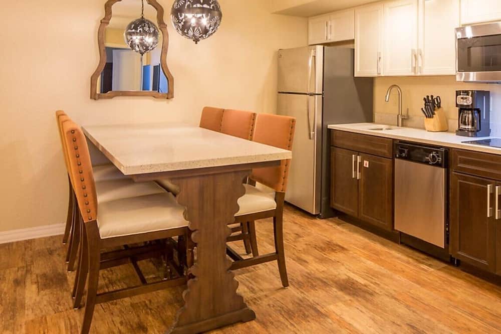 Volusia County Resort | OCEANFRONT - 2 Bdrm w/balonies, Casa Del Mar Resort 10 miles from Daytona Beach