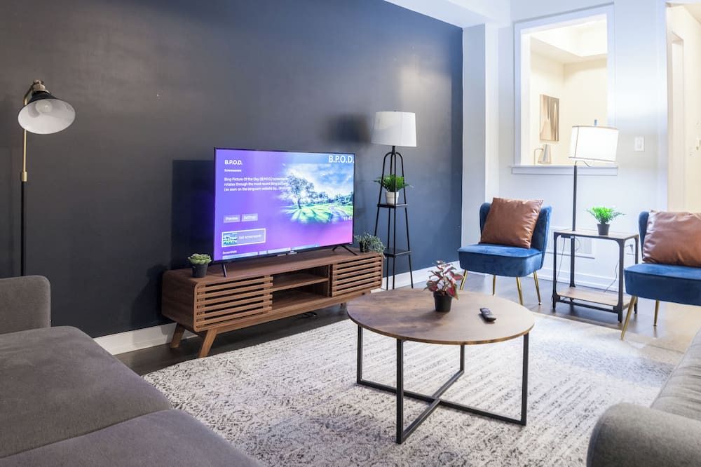Caledonia House | Be the first to stay in our brand new house, minutes away from Hamilton International Airport