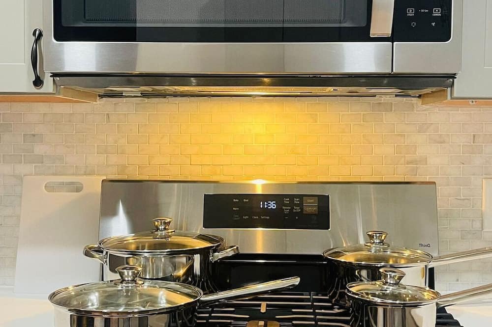 Corn Hill Apartment | This apartment is a 2 bedroom(s), 1 bathrooms, located in Rochester, NY.