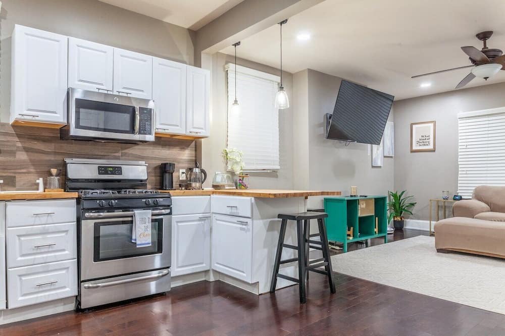 Front Park Apartment | Buffalo - Alicia 1BDR