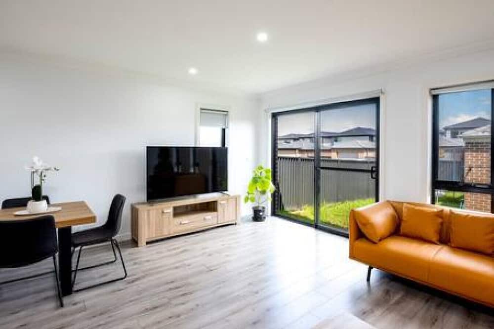 Bardia House | Adorable 4-Bed Home At Ed Square