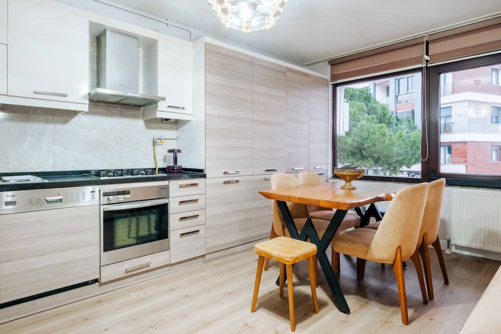 Pendik Apartment | Bright Flat, 9 Min to IstMarina