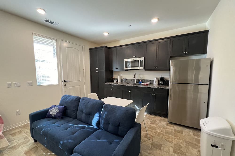 Jurupa Valley House | Comfortable 1b1b/ private laundry and kitchen