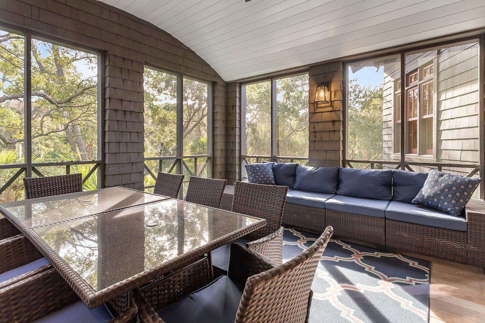 Vanderhorst Plantation House | 126 Turnberry: Unique Home with Golf & Lagoon Views, Perfect for Families