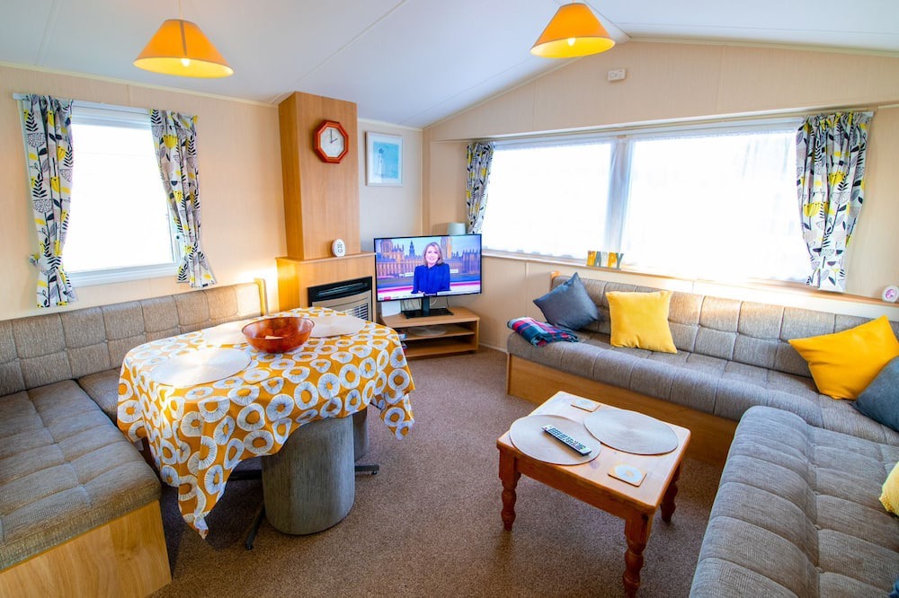 New Romney Cottage | Willerby Etchingham ND30 3B - a caravan that sleeps 8 guests in 3 bedrooms